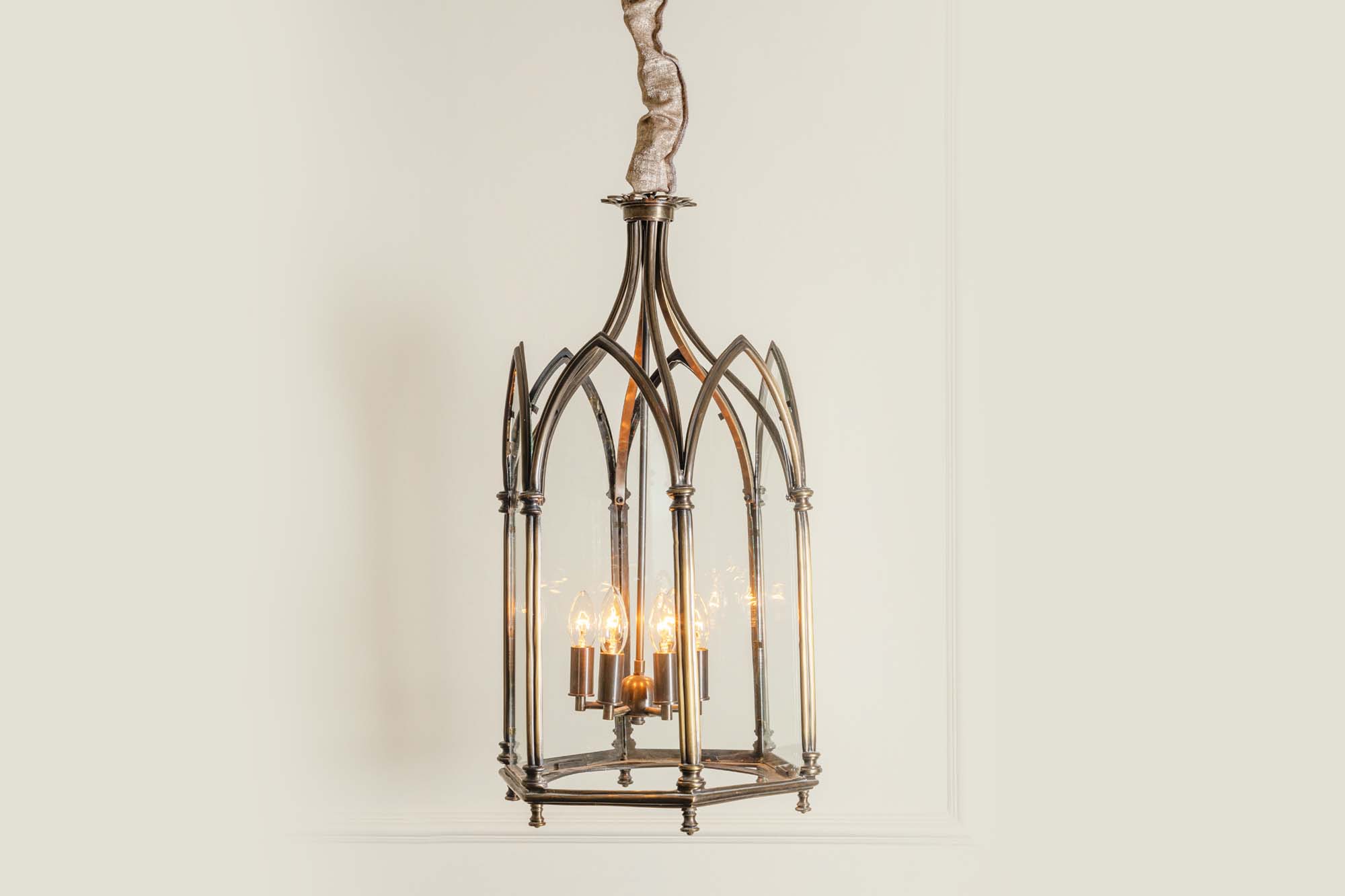 The timeless elegance of the lantern collection by Luxaddi