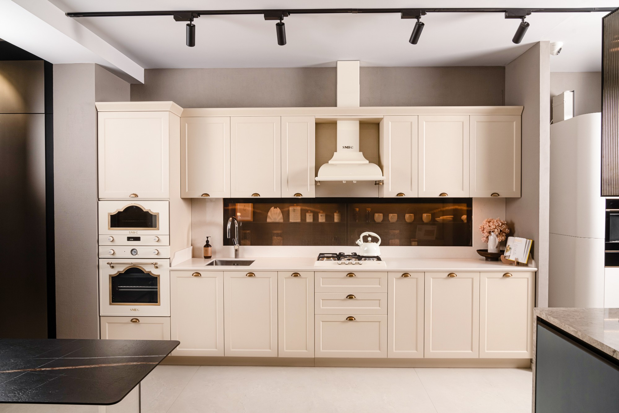 Küche 7 launches luxe stainless kitchens in Worli showroom