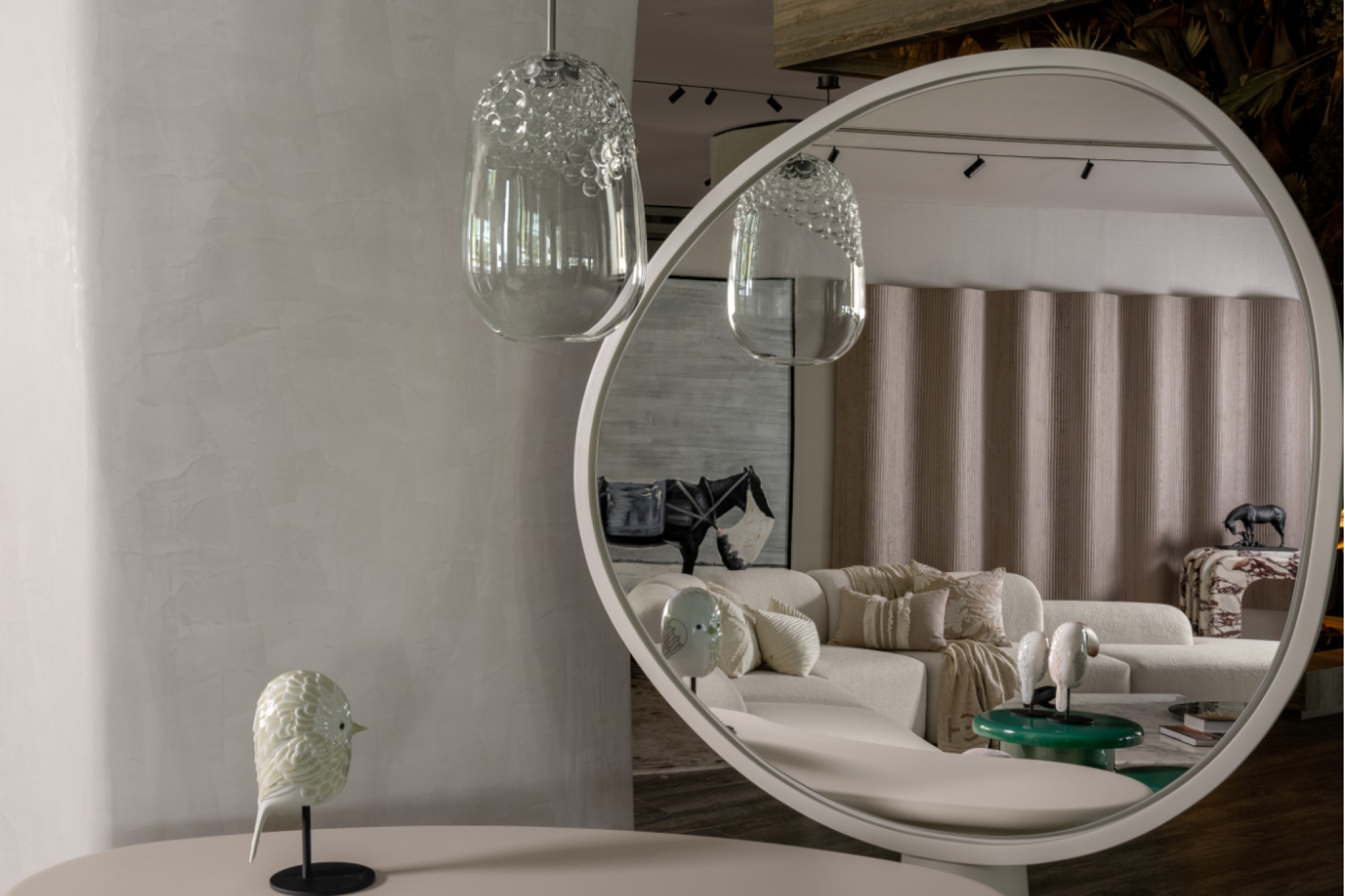Essentia Home introduces mirror collection celebrating contemporary luxury and style