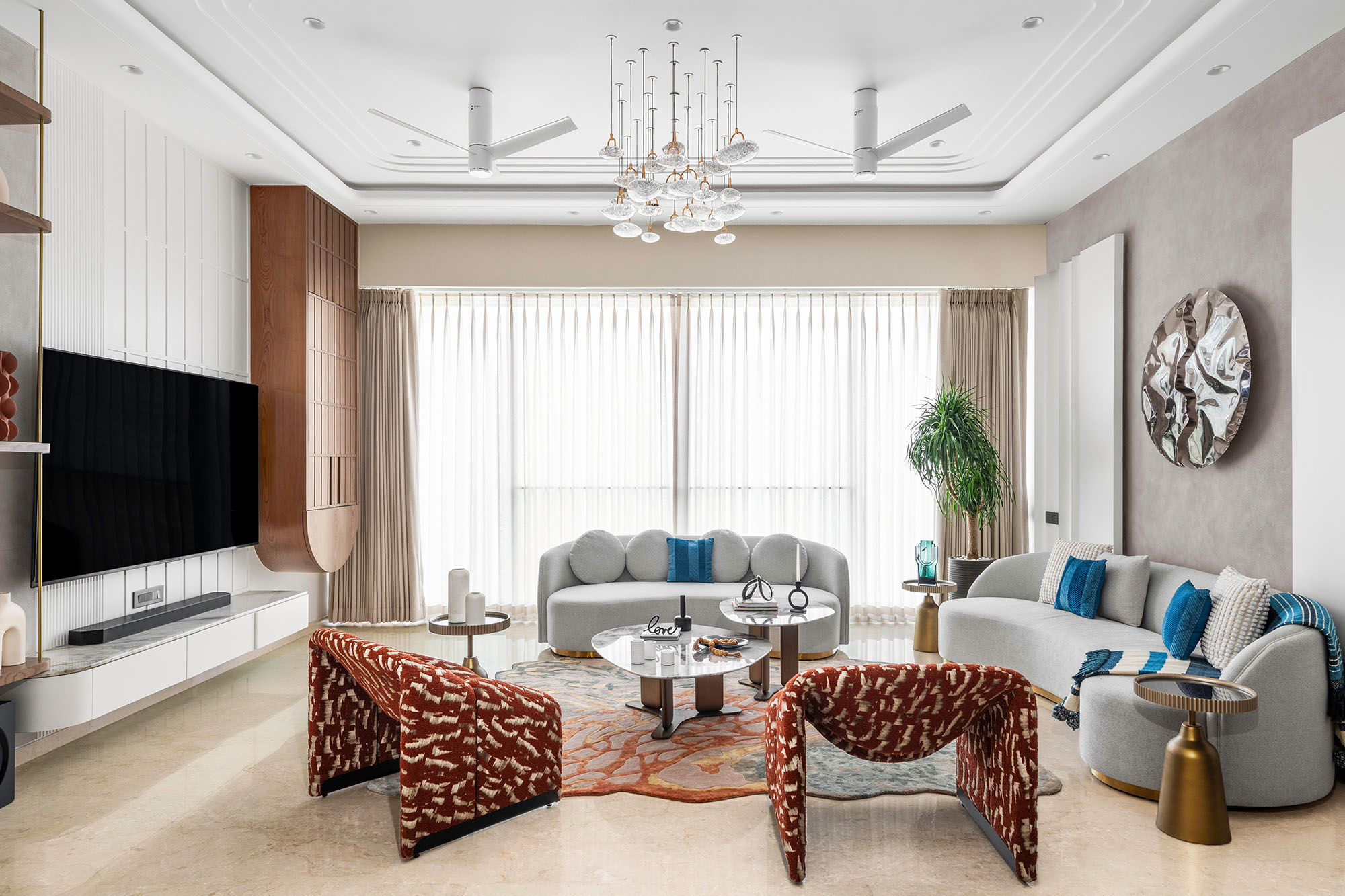 A penthouse poised between sea and sky